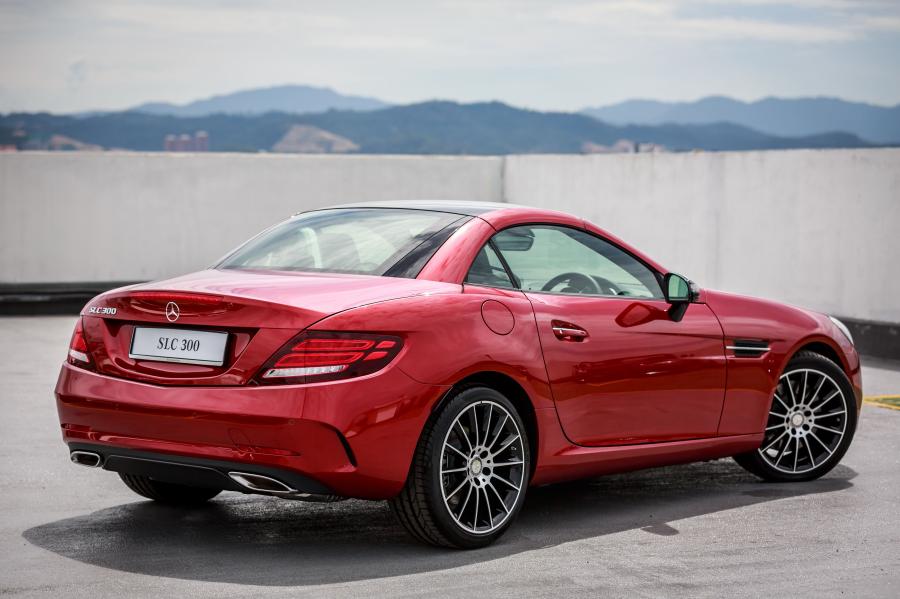  Mercedes-Benz SLC300 AMG Line 2017 года  (MY) (фото 4 из 20)